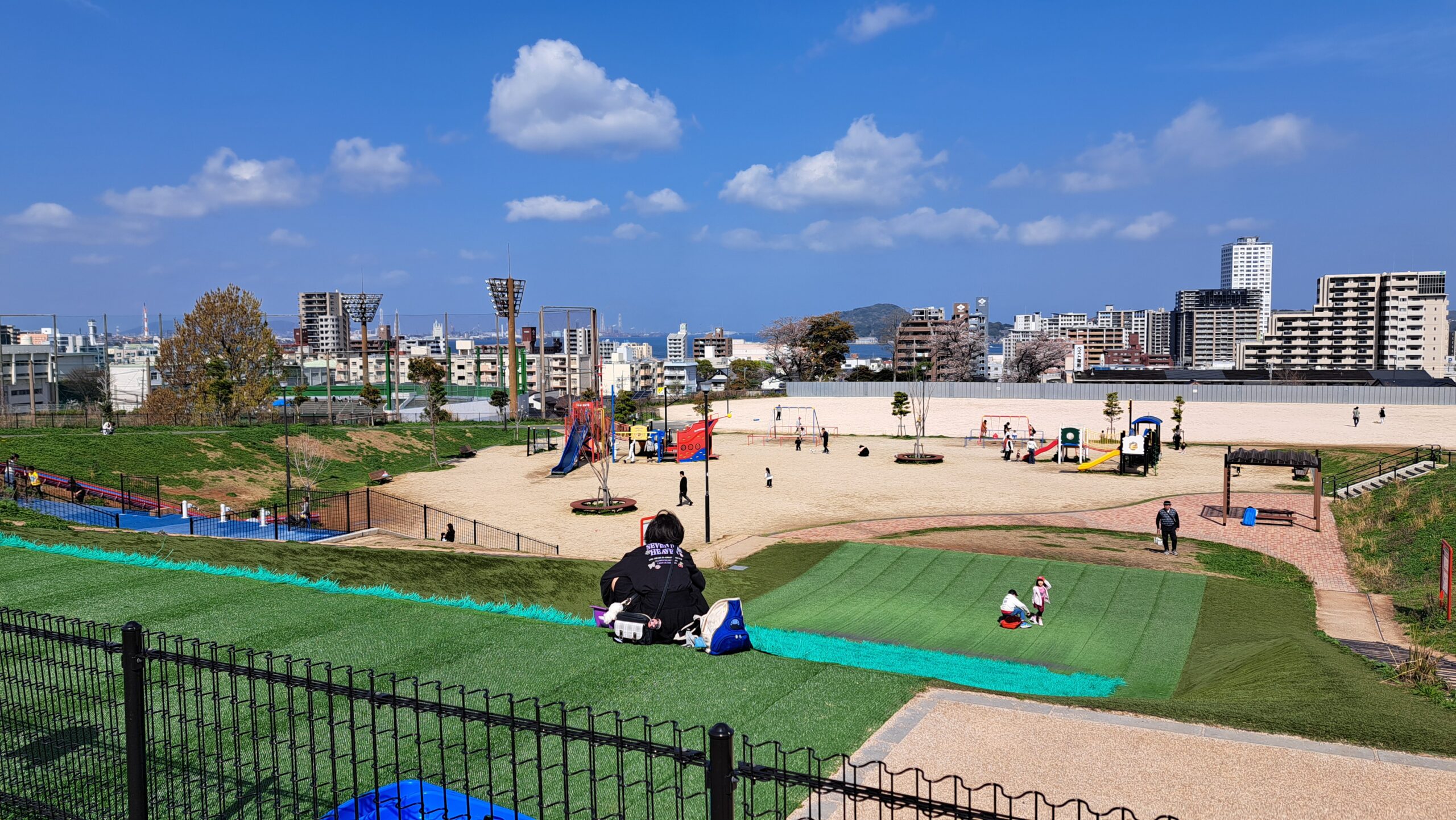 大里公園 遊具全体の様子