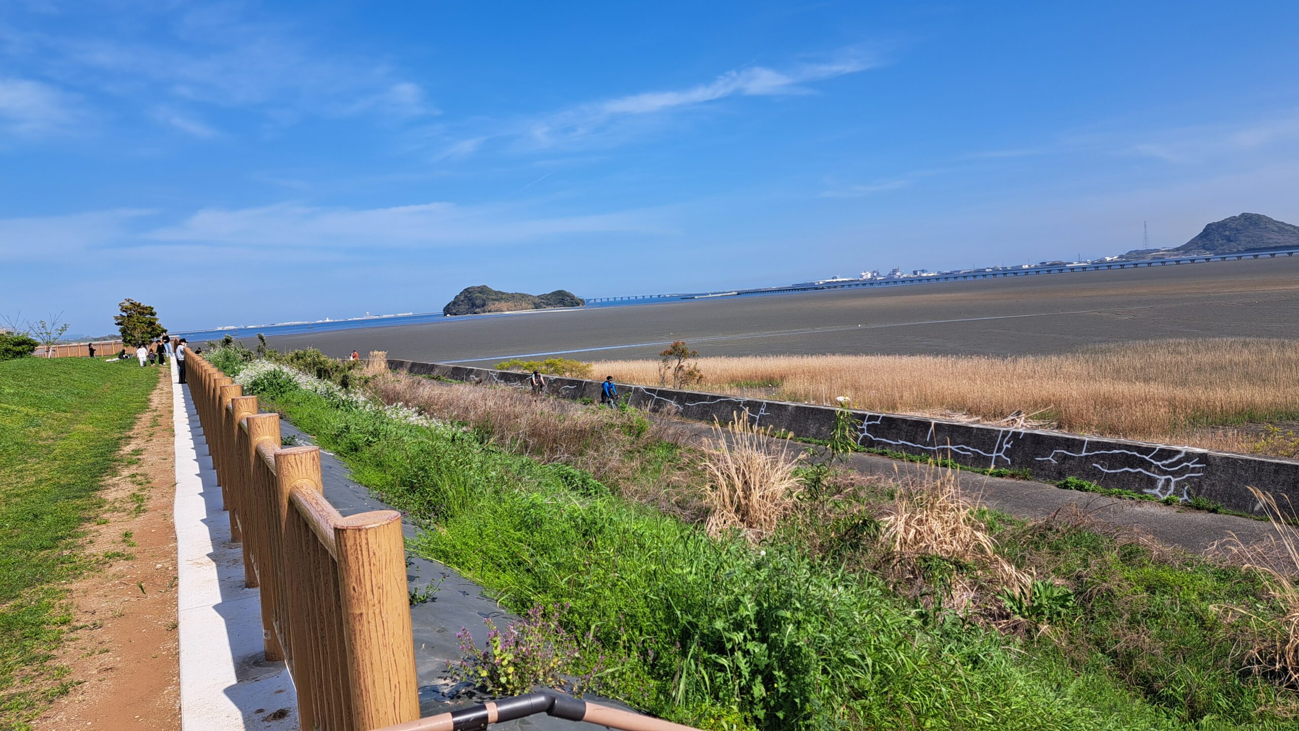 公園内から望む曽根干潟。開放感抜群のロケーション